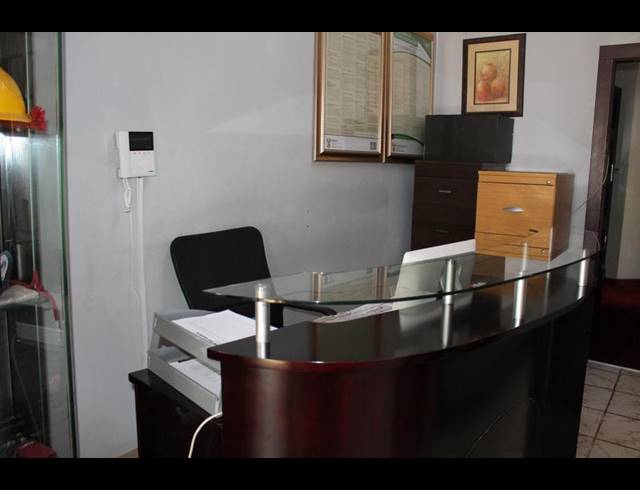 3 BEDROOM HOUSE FOR SALE IN BEZUIDENHOUT VALLEY